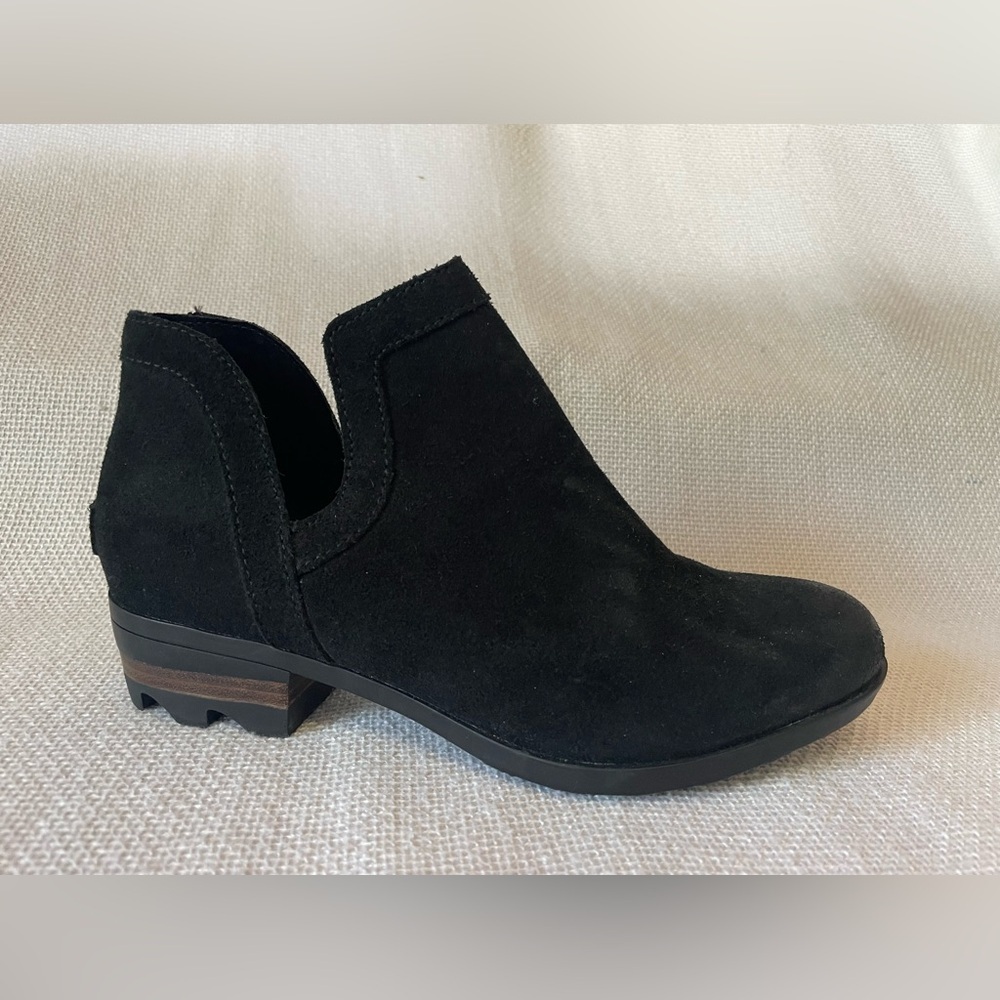 EUC Sorel Lola cutout booties - Picture 2 of 10